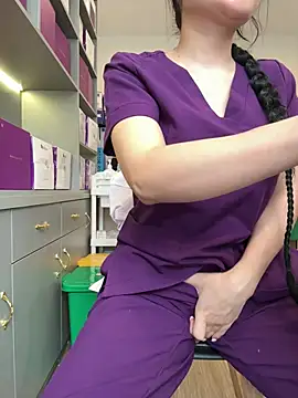 secretly_masturbating live cam on StripChat