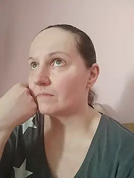 BustyLadyAlma webcam