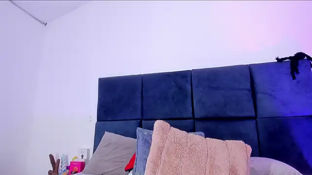april_jones05 live cam on StripChat