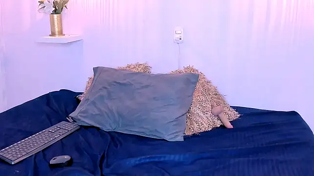 Nahiaraa__ webcam