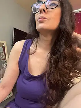 Curvy_bigtitts webcam