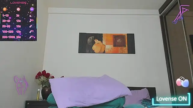 GoldenLunaa webcam
