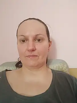 BustyLadyAlma webcam