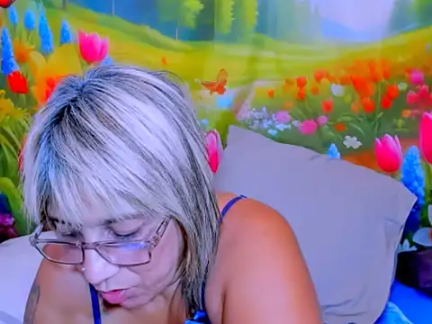 indianroxy webcam