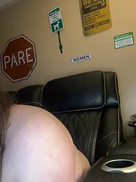 lucycomestrue webcam