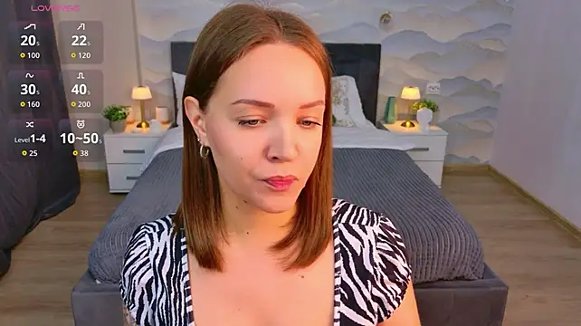Chloe_Sapphire live cam on StripChat