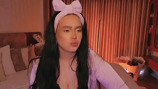 UR_MADDY_ONLINE webcam