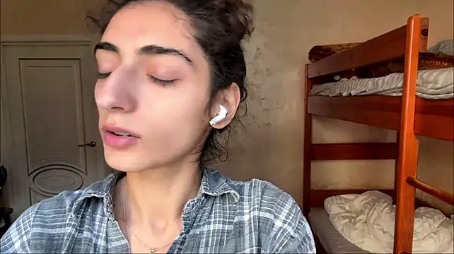 ShantiLeavitt webcam