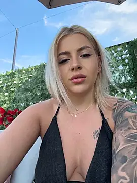 iveysin (F young) - Dildo between boobs