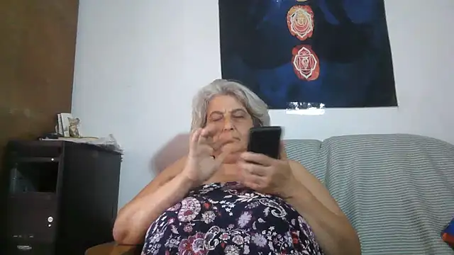 ExquisiteMature live cam on StripChat