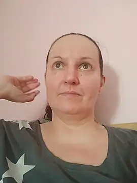 BustyLadyAlma webcam