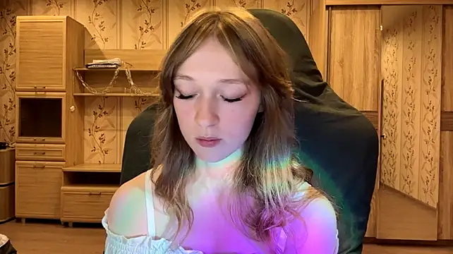 SalmonWhip live cam on StripChat