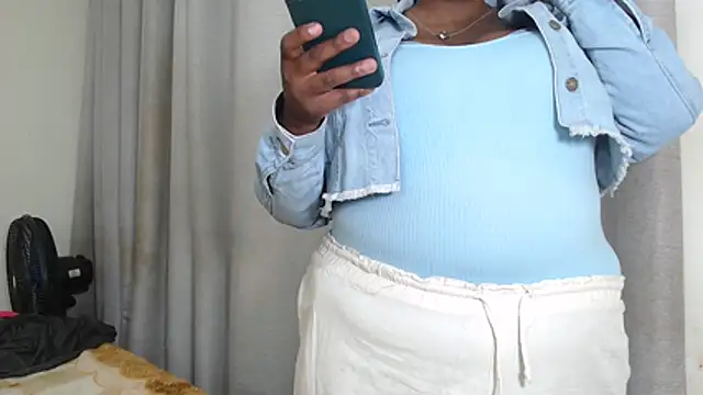 GaggingQueenxx webcam