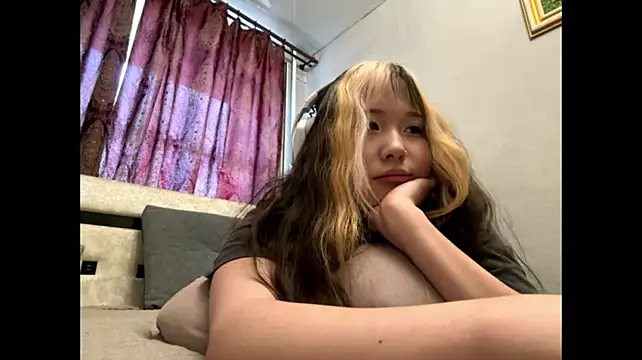 WillenaNecessary webcam