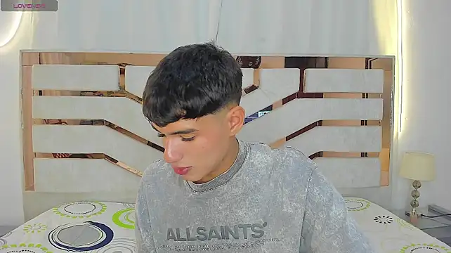 ADRIAN_LUUST webcam
