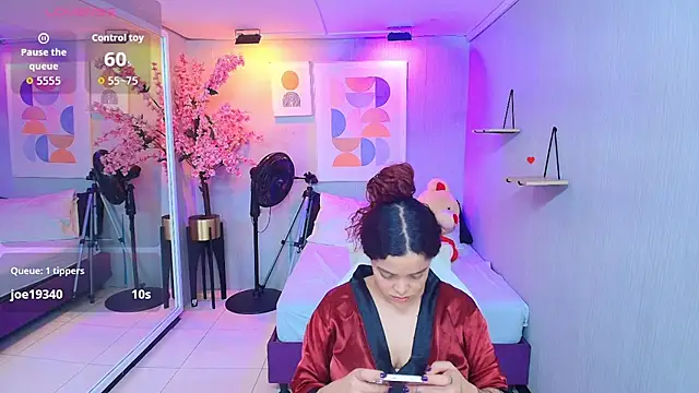 Maggy_t18 live cam on StripChat