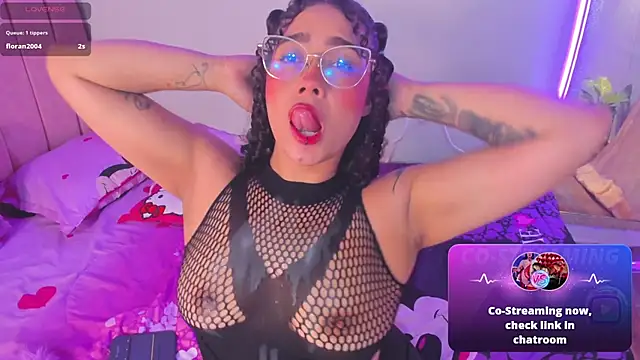 antonelllepiercee live cam on StripChat