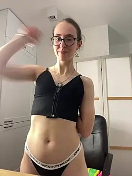 MartiniiSelenna live cam on StripChat