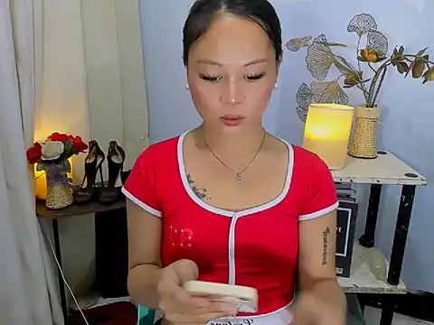Therug_Dollbella webcam