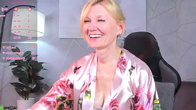 Julie_Lucas webcam