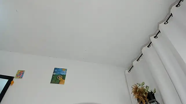 Mia-Valeria- webcam