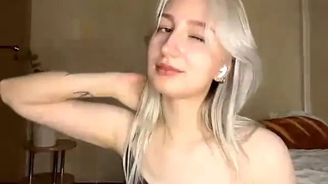 LishaNuding webcam