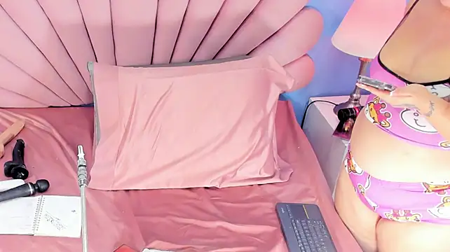 sharlotthe_bigass webcam