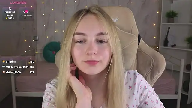 Shy_Polly webcam