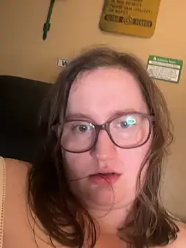 lucycomestrue webcam