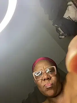 BoobsQueeen webcam