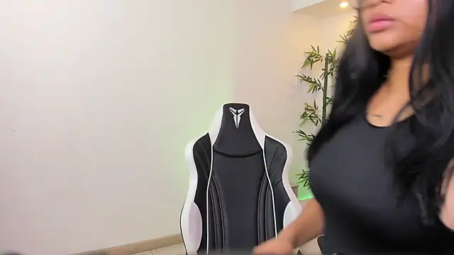 Hinaa_XXX webcam