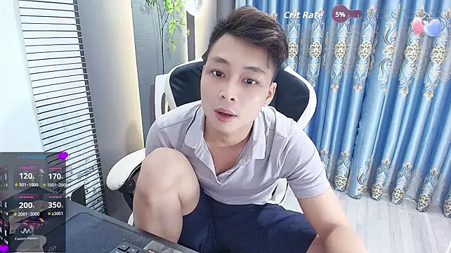 Naughty___asian live cam on StripChat