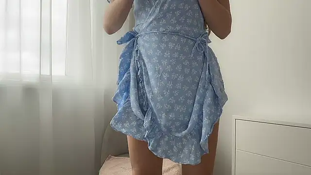 ShySchoolGirl live cam on StripChat