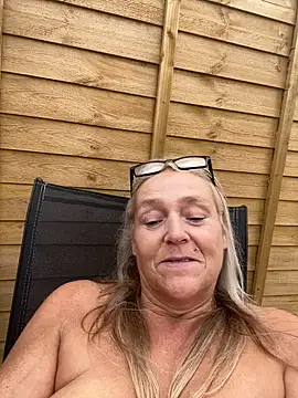 Blondnboujee53
