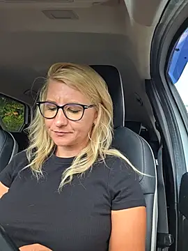 kaylinjan (F milf) - Play hot with my pussy 💦💦