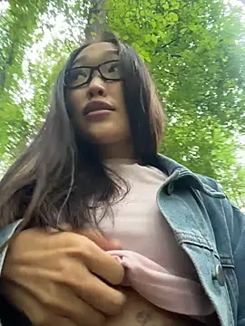 trytomakememoam (F young) - BUZZ WHILE I'M WALKING