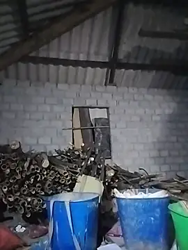 Buong-binh live cam on StripChat