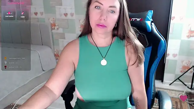 Korolek12 live cam on StripChat