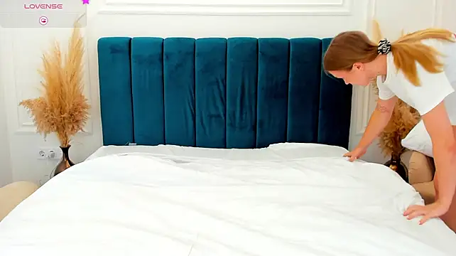 VirginOlly webcam