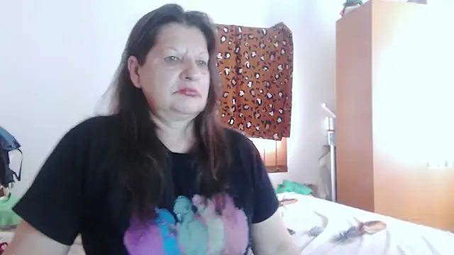 ExtasyMature live cam on StripChat