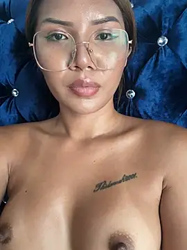 Alittleasiangirl webcam