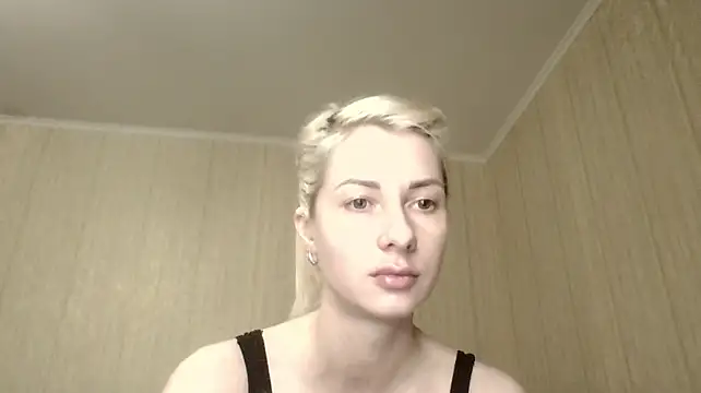 BlondieOnline_ webcam