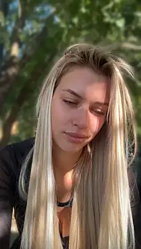 KikiWatson webcam