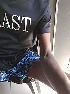 THATHAIRYTALLDUDE webcam