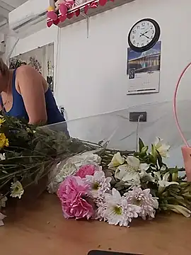 LittleFlower777 webcam