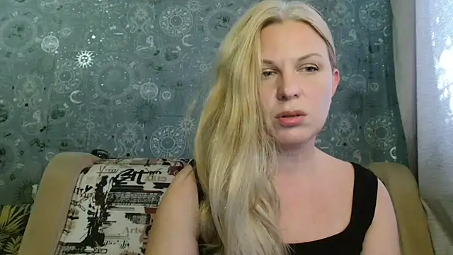 BlondeFox webcam