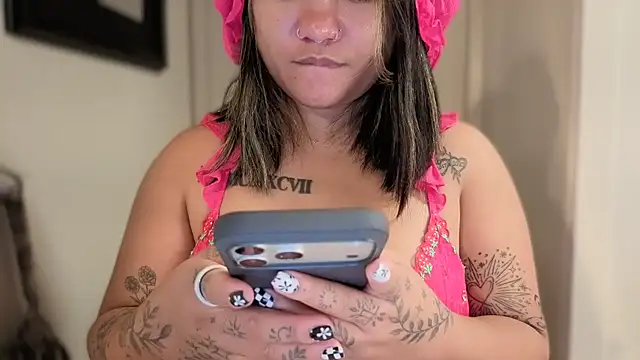 momgoeswild webcam