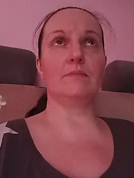 BustyLadyAlma webcam