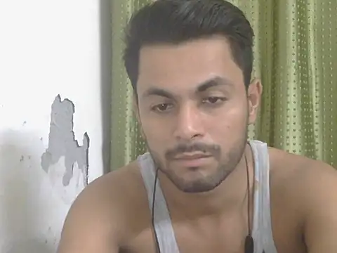 Stubborndesiboy live cam on StripChat