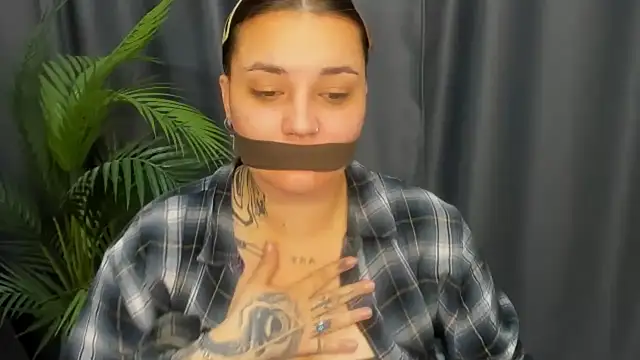 NikkiSummer live cam on StripChat